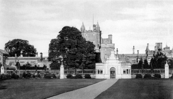 History | Hoddom Castle and Caravan Park